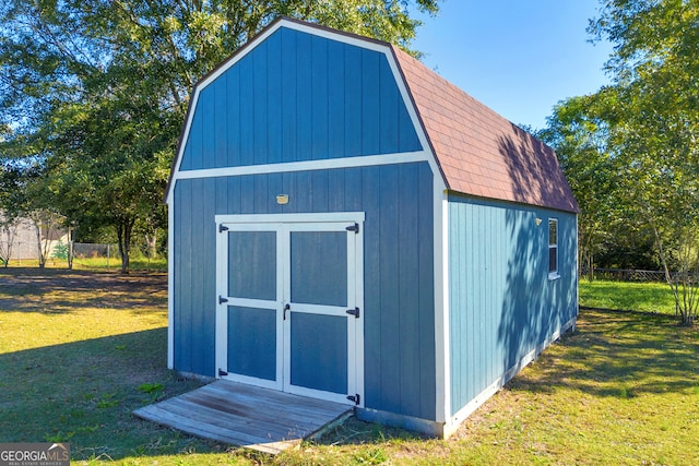 view of outbuilding with a yard