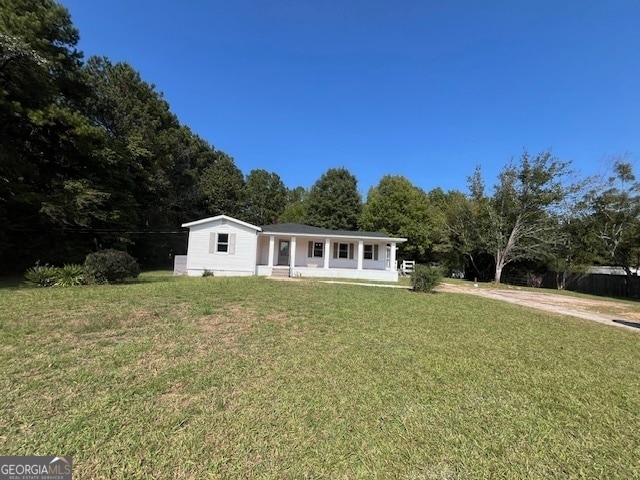 view of front of house with a front lawn