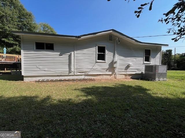 view of side of property with a lawn