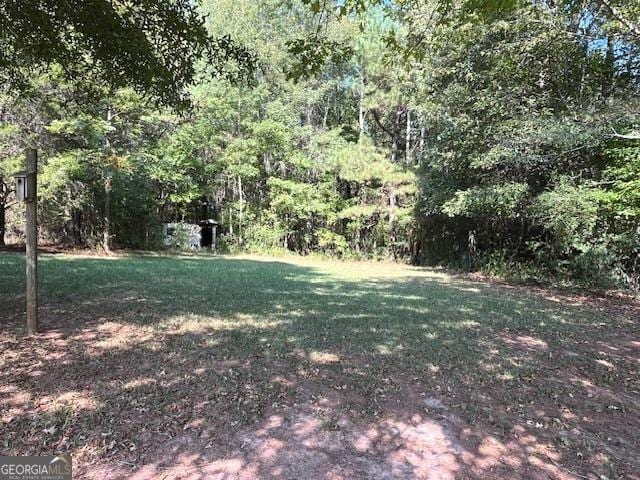 view of yard featuring a forest view