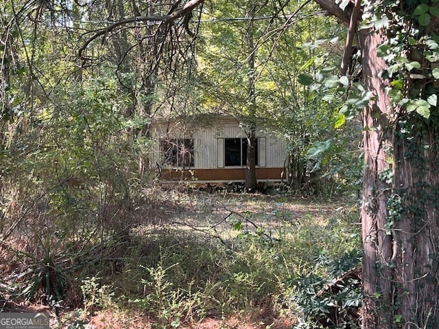 exterior space featuring an outdoor structure