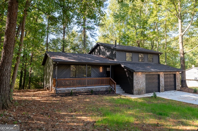 view of front of property with covered porch and a garage