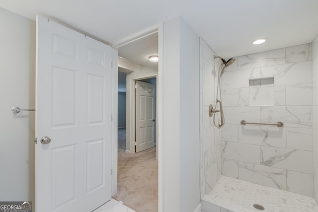 bathroom featuring tiled shower