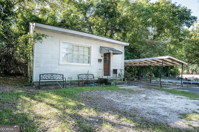 view of front of property featuring a carport