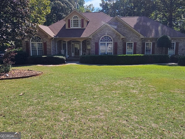 view of front of home featuring a front lawn