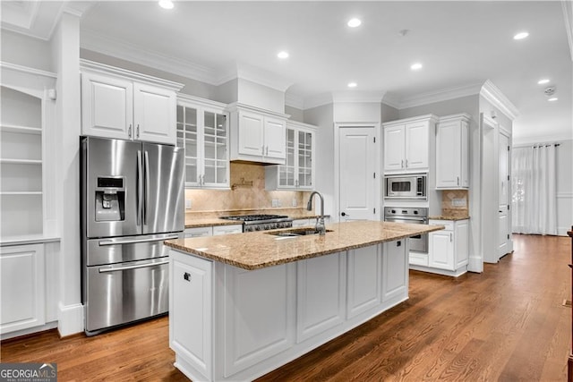 kitchen with appliances with stainless steel finishes, white cabinets, a kitchen island with sink, and dark hardwood / wood-style floors