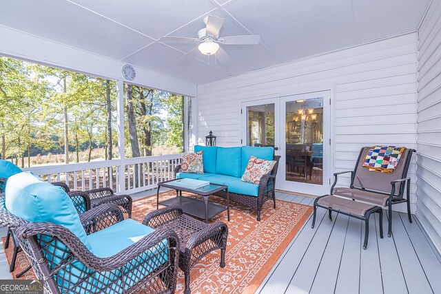 sunroom featuring ceiling fan