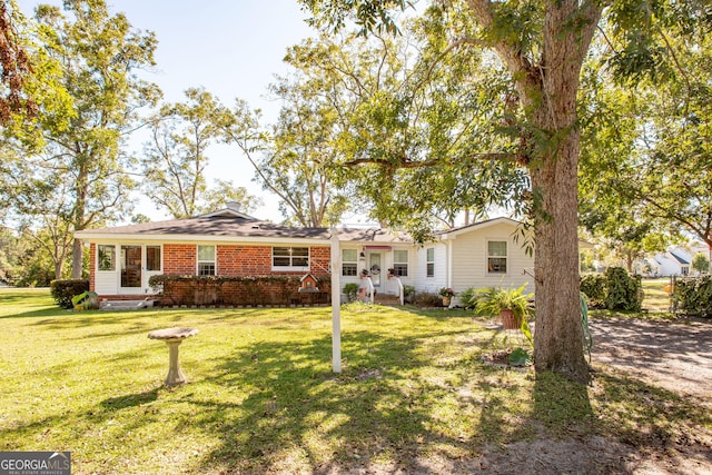 5605 Ga Highway 121, Blackshear, GA 31516 - ranch-style house featuring a front yard and brick siding