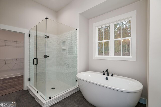 bathroom with tiled shower / bath