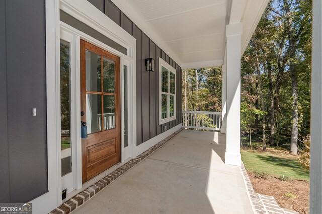 view of front of property featuring a porch