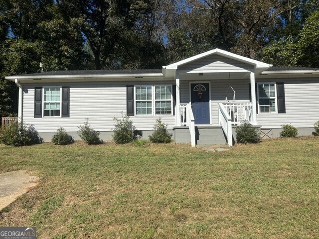 view of front facade featuring a porch and a front lawn