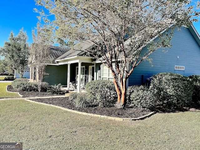 view of front of property with a front lawn