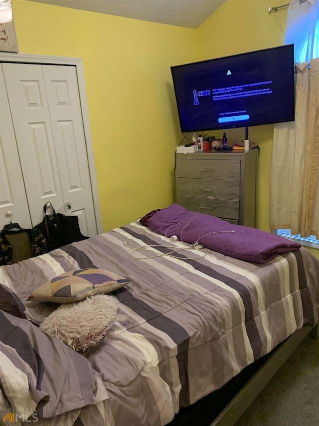 bedroom featuring a closet, carpet, and a textured ceiling