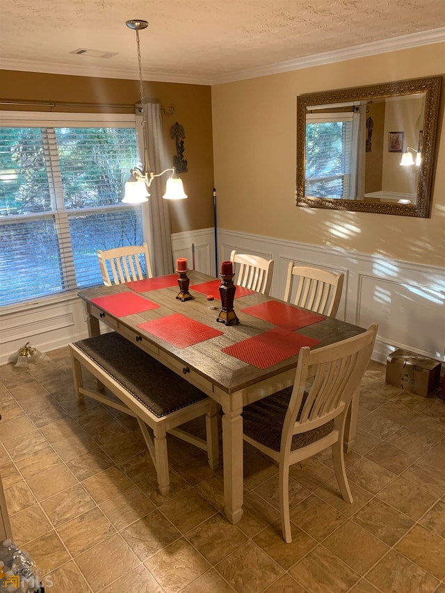 dining room with crown molding