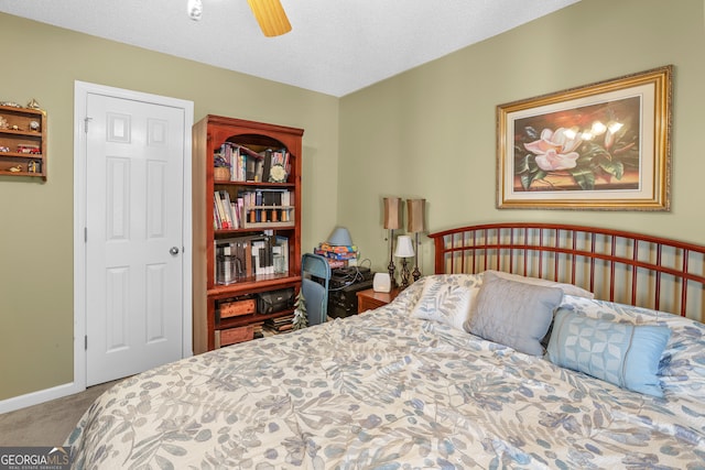 bedroom featuring carpet floors, a textured ceiling, and ceiling fan