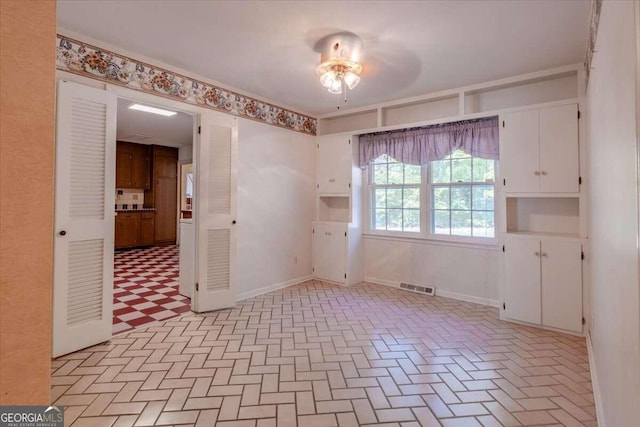 spare room featuring ceiling fan