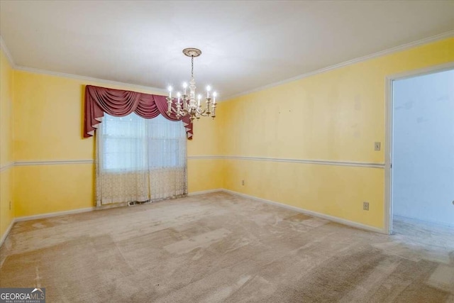 empty room with carpet, a notable chandelier, and ornamental molding