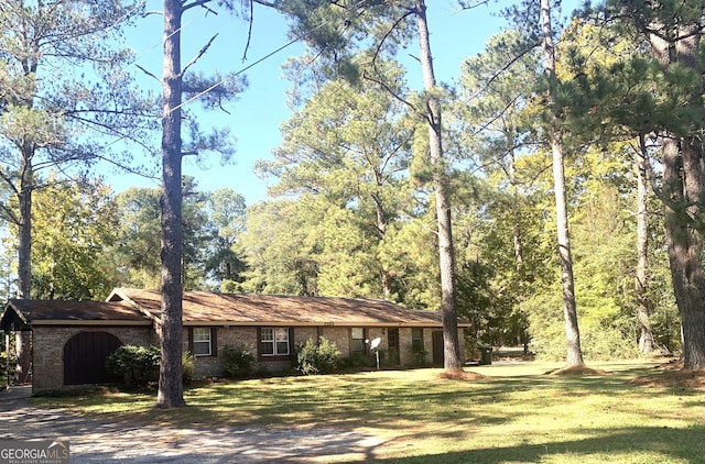 view of front of home with a front lawn