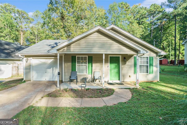 view of front of house featuring a garage, a front lawn, and a porch