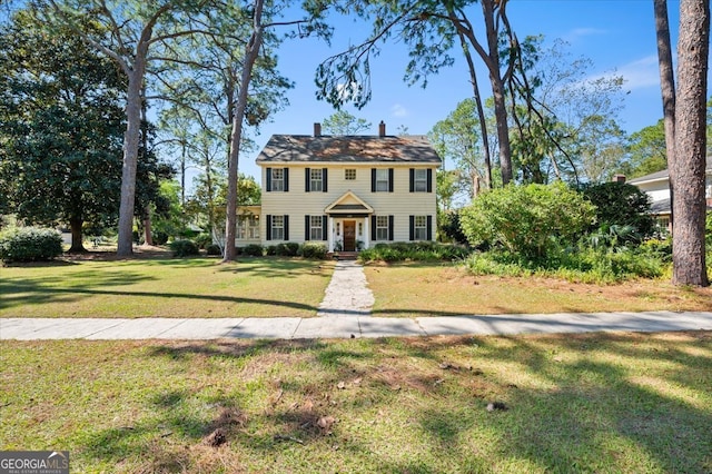 colonial home featuring a front yard