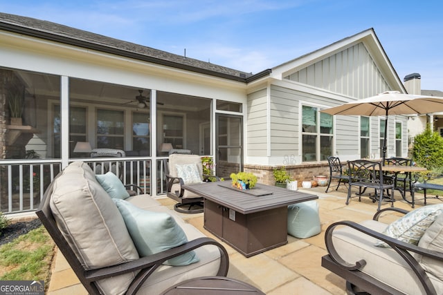 view of patio featuring an outdoor living space, a sunroom, and ceiling fan