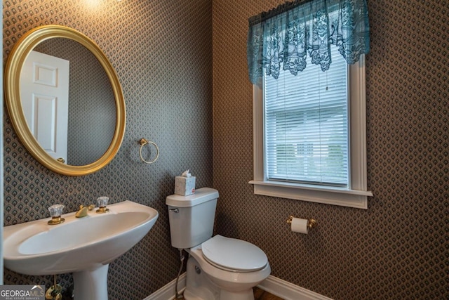 bathroom featuring toilet and sink