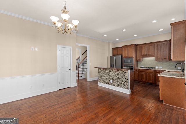 kitchen with backsplash, sink, a center island, appliances with stainless steel finishes, and dark hardwood / wood-style flooring