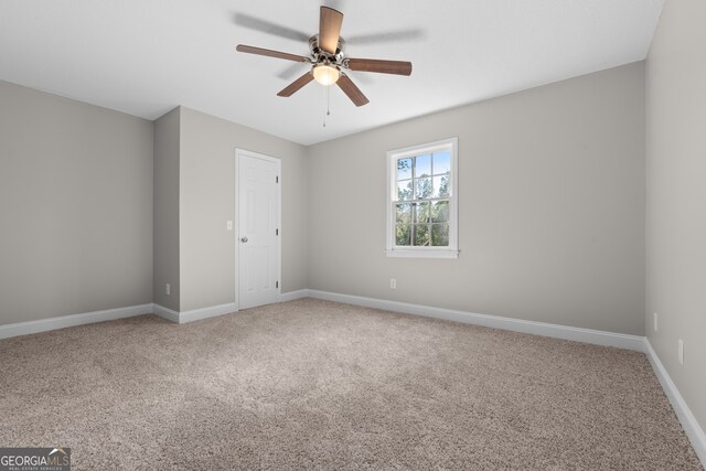 unfurnished room featuring carpet floors and ceiling fan