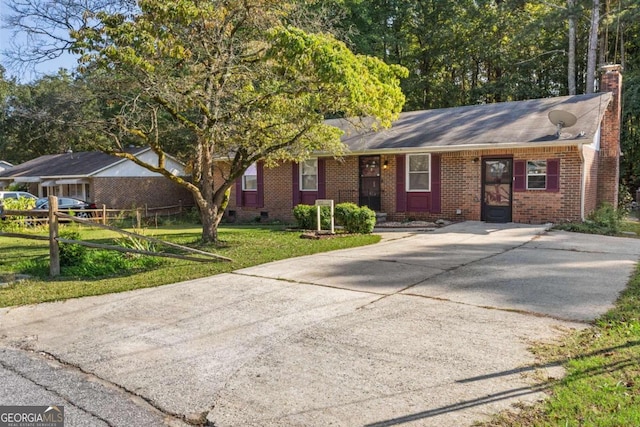 ranch-style home featuring a front lawn