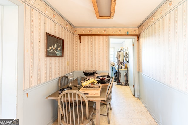 dining space with ornamental molding