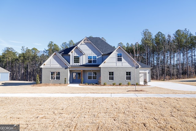 view of front facade featuring a garage