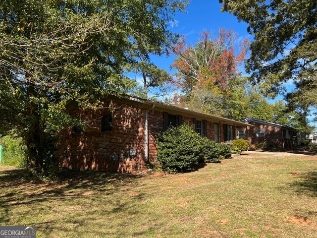 exterior space featuring a lawn