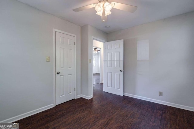 unfurnished room featuring dark wood-type flooring and ceiling fan