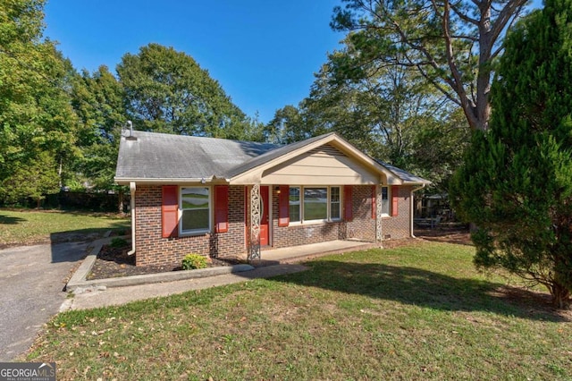 ranch-style home with a front lawn