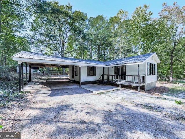 view of front of property featuring a carport