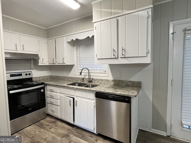 kitchen with sink, appliances with stainless steel finishes, dark wood-type flooring, and white cabinets