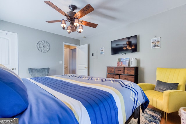 bedroom with ceiling fan