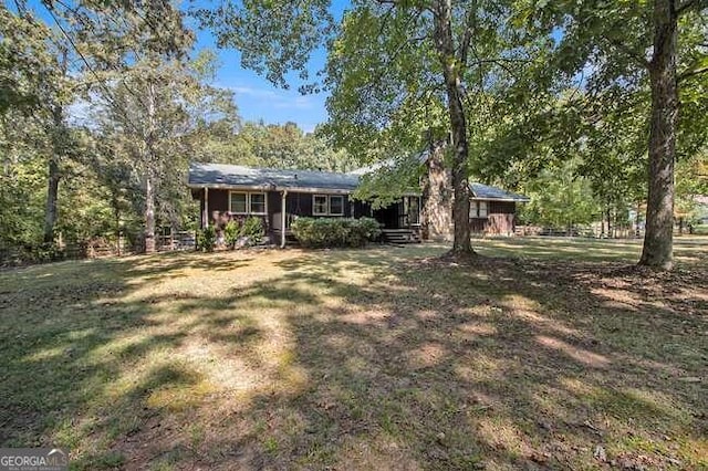 exterior space featuring a front yard