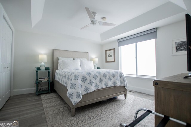 clothes washing area featuring crown molding, light hardwood / wood-style flooring, and washer and clothes dryer