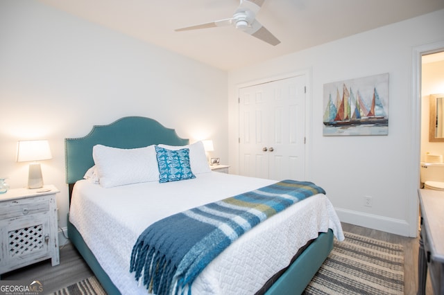 bedroom with ensuite bathroom, hardwood / wood-style flooring, a closet, and ceiling fan