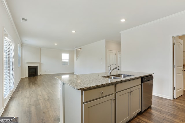 kitchen featuring sink, stainless steel dishwasher, dark wood-type flooring, crown molding, and a kitchen island with sink