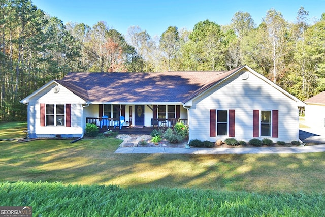 ranch-style house featuring a front yard and covered porch