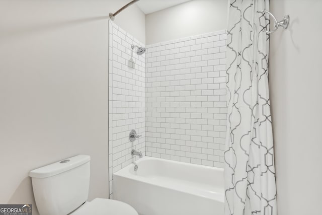 bathroom featuring shower / bath combo with shower curtain and toilet