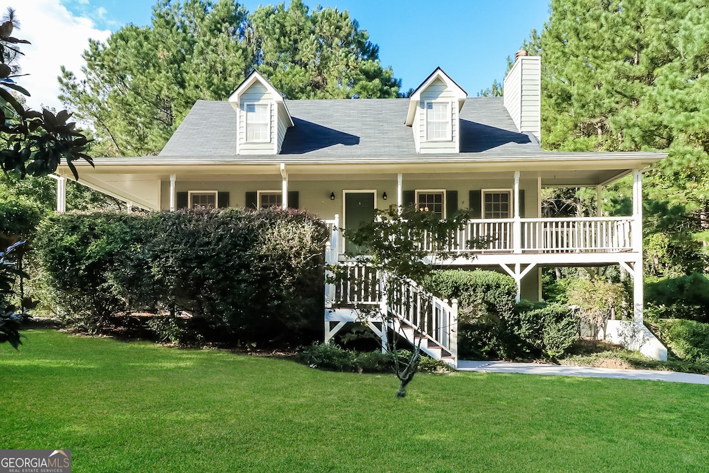 view of front of house with a porch and a front lawn