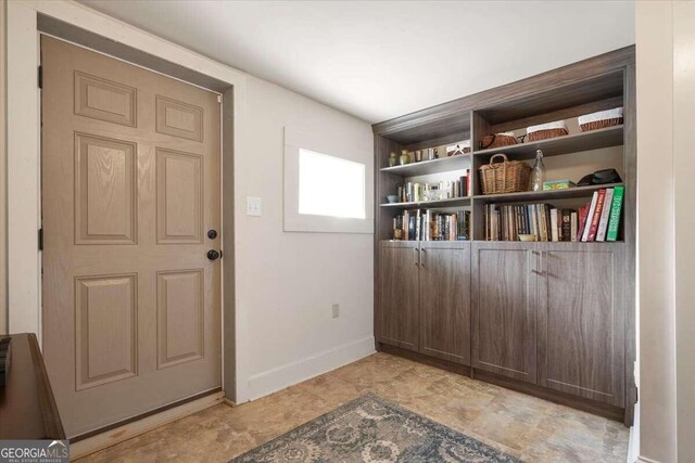 entryway featuring baseboards