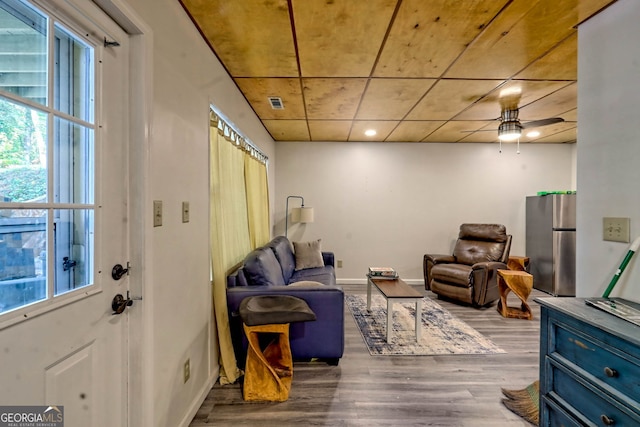 sitting room with light hardwood / wood-style flooring and ceiling fan