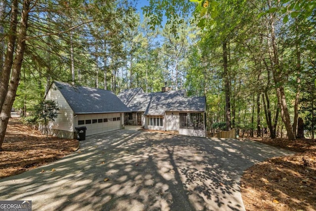 view of front of property featuring a garage