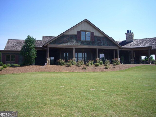 view of front of property with a front lawn