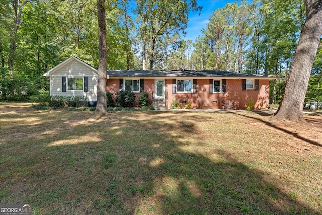 ranch-style house featuring a front lawn