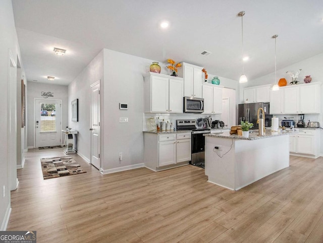 kitchen featuring a kitchen island with sink, hanging light fixtures, light hardwood / wood-style flooring, appliances with stainless steel finishes, and white cabinetry